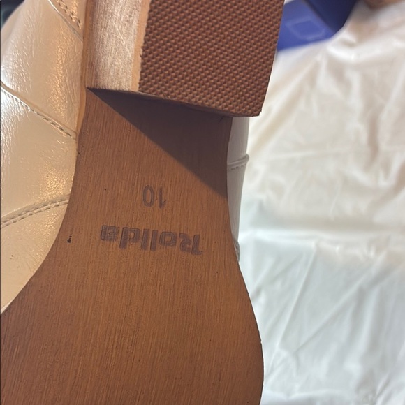 White Heeled Boots with Sleek Western Design - Picture 8 of 9